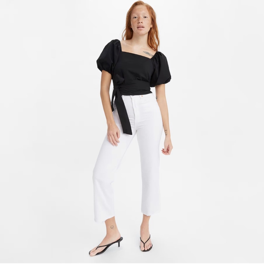 These levi’s jeans are white and are 26in in length!